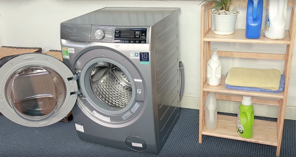 may-giat-Electrolux-EWF1141AESA-11kg-6