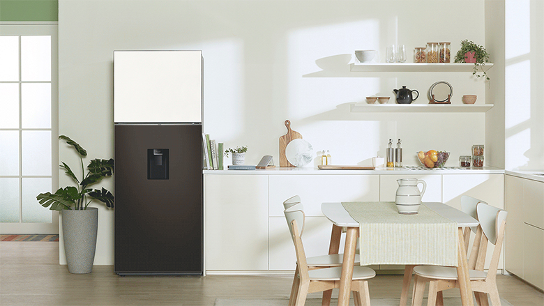 Tủ lạnh Samsung Bespoke Inverter 382 lít RT38CB6784C3SV thời thượng